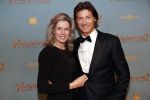 Amsterdam 9 december 2019
Premiere huisvrouwen bestaan niet deel II in tuschinski. Rick Engelkes met zijn vriendin Marie Claire Noorlander en hun kinderen