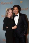 Amsterdam 9 december 2019
Premiere huisvrouwen bestaan niet deel II in tuschinski. Rick Engelkes met zijn vriendin Marie Claire Noorlander en hun kinderen