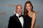 Amsterdam 9 december 2019
Premiere huisvrouwen bestaan niet deel II in tuschinski.
Rob Kamphues met zijn nieuwe vriendin Anne Arendshorst