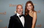 Amsterdam 9 december 2019
Premiere huisvrouwen bestaan niet deel II in tuschinski.
Rob Kamphues met zijn nieuwe vriendin Anne Arendshorst