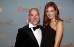 Amsterdam 9 december 2019
Premiere huisvrouwen bestaan niet deel II in tuschinski.
Rob Kamphues met zijn nieuwe vriendin Anne Arendshorst