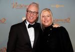 Amsterdam 9 december 2019
Premiere huisvrouwen bestaan niet deel II in tuschinski. Rudolph v Veen met vrouw