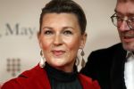 Amsterdam 16 december 2019
Premiere April may June in het deLamar theater met oa in de hoofdrollen Linda de Mol Elise Schaap en Tjitske Reidinga. Saskia Noort kwam met Jan Heemskerk