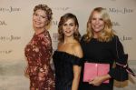 Amsterdam 16 december 2019
Premiere April may June in het deLamar theater met oa in de hoofdrollen Linda de Mol Elise Schaap en Tjitske Reidinga. Tjitske kwam met haar zoon