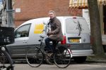 Amsterdam 21 december 2019
Tom Egbers op de fiets in Amsterdam zuid