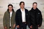 Amsterdam 16 december 2019
Premiere April may June in het deLamar theater met oa in de hoofdrollen Linda de Mol Elise Schaap en Tjitske Reidinga. Vincent Croiset kwam met zijn zoon en een vriendje