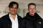 Amsterdam 16 december 2019
Premiere April may June in het deLamar theater met oa in de hoofdrollen Linda de Mol Elise Schaap en Tjitske Reidinga. Vincent Croiset kwam met zijn zoon en een vriendje