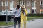 Almerte 27 december 2020
Famke Louise kussend met haar nieuwe vriend Denzel Slager . Ze vertrokken vanaf haar huis naar de supermarkt. Denzel is oud prof voetballer en winnaar van het programma Love Island.