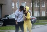 Almerte 27 december 2020
Famke Louise kussend met haar nieuwe vriend Denzel Slager . Ze vertrokken vanaf haar huis naar de supermarkt. Denzel is oud prof voetballer en winnaar van het programma Love Island.