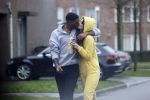 Almerte 27 december 2020
Famke Louise kussend met haar nieuwe vriend Denzel Slager . Ze vertrokken vanaf haar huis naar de supermarkt. Denzel is oud prof voetballer en winnaar van het programma Love Island.