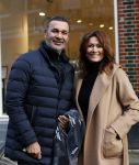 Amsterdam 30 december 2020
Ruud Gullit met vriendin Karin de Rooij in Amsterdam zuid