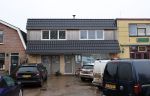 Bantega 23 december 2020
Sjinkie Knegt heeft in de tuin bij zijn huis een ijsbaan aan laten leggen . Zijn dochter zoon en vrouw Fenna vinden het geweldig.