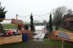 Bantega 23 december 2020
Sjinkie Knegt heeft in de tuin bij zijn huis een ijsbaan aan laten leggen . Zijn dochter zoon en vrouw Fenna vinden het geweldig.