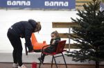 Bantega 23 december 2020
Sjinkie Knegt heeft in de tuin bij zijn huis een ijsbaan aan laten leggen . Zijn dochter zoon en vrouw Fenna vinden het geweldig.