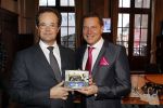 Amsterdam 25 januari 2011
Cast Legalyy Blonde opent amsterdamse effectenbeurs. Aanwezig Pearl Jozefzoon, Albert Verlinde Laura Vlasblom Kim Lian v d Meij Joey Schalker Roy v Iersel en medewerkers van de beurs.. Albert met Duco Wildeboer
Peter Smulders bv