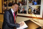 Amsterdam 25 januari 2011
Cast Legalyy Blonde opent amsterdamse effectenbeurs. Aanwezig Pearl Jozefzoon, Albert Verlinde Laura Vlasblom Kim Lian v d Meij Joey Schalker Roy v Iersel en medewerkers van de beurs.
Peter Smulders bv