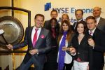 Amsterdam 25 januari 2011
Cast Legalyy Blonde opent amsterdamse effectenbeurs. Aanwezig Pearl Jozefzoon, Albert Verlinde Laura Vlasblom Kim Lian v d Meij Joey Schalker Roy v Iersel en medewerkers van de beurs.
Peter Smulders bv