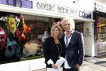 Amsterdam 23 januari 2011
Alice Zegerius en partner van Beverly Beethoven hebben beslag laten leggen bij Shanna Breukhoven omdat ze kleding niet betaald zou hebben.
Peter Smulders bv