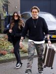 Mijdrecht Schiphol 6 januari 2021
Andre Hazes en zijn nieuwe vriendin Anne Rose gaan samen een paar dagen weg . Ze vertrekken vanaf het huis van Rachel met taxi naar Schiphol .