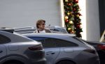 Schiphol Mijdrecht 20 december 2021
Andre Hazes en zijn neef en beste vriend Djarno Hofland worden door Rachel hazes opgehaald op Schiphol na een vakantie naar Las Vegas en Los Angeles. Daarna rijden Andre en zijn moeder naar haar huis in Mijdrecht.