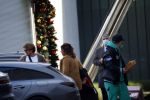 Schiphol Mijdrecht 20 december 2021
Andre Hazes en zijn neef en beste vriend Djarno Hofland worden door Rachel hazes opgehaald op Schiphol na een vakantie naar Las Vegas en Los Angeles. Daarna rijden Andre en zijn moeder naar haar huis in Mijdrecht.