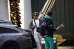 Schiphol Mijdrecht 20 december 2021
Andre Hazes en zijn neef en beste vriend Djarno Hofland worden door Rachel hazes opgehaald op Schiphol na een vakantie naar Las Vegas en Los Angeles. Daarna rijden Andre en zijn moeder naar haar huis in Mijdrecht.