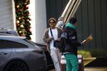 Schiphol Mijdrecht 20 december 2021
Andre Hazes en zijn neef en beste vriend Djarno Hofland worden door Rachel hazes opgehaald op Schiphol na een vakantie naar Las Vegas en Los Angeles. Daarna rijden Andre en zijn moeder naar haar huis in Mijdrecht.