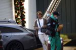 Schiphol Mijdrecht 20 december 2021
Andre Hazes en zijn neef en beste vriend Djarno Hofland worden door Rachel hazes opgehaald op Schiphol na een vakantie naar Las Vegas en Los Angeles. Daarna rijden Andre en zijn moeder naar haar huis in Mijdrecht.