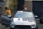 Schiphol Mijdrecht 20 december 2021
Andre Hazes en zijn neef en beste vriend Djarno Hofland worden door Rachel hazes opgehaald op Schiphol na een vakantie naar Las Vegas en Los Angeles. Daarna rijden Andre en zijn moeder naar haar huis in Mijdrecht.