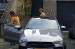 Schiphol Mijdrecht 20 december 2021
Andre Hazes en zijn neef en beste vriend Djarno Hofland worden door Rachel hazes opgehaald op Schiphol na een vakantie naar Las Vegas en Los Angeles. Daarna rijden Andre en zijn moeder naar haar huis in Mijdrecht.