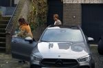 Schiphol Mijdrecht 20 december 2021
Andre Hazes en zijn neef en beste vriend Djarno Hofland worden door Rachel hazes opgehaald op Schiphol na een vakantie naar Las Vegas en Los Angeles. Daarna rijden Andre en zijn moeder naar haar huis in Mijdrecht.