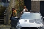 Schiphol Mijdrecht 20 december 2021
Andre Hazes en zijn neef en beste vriend Djarno Hofland worden door Rachel hazes opgehaald op Schiphol na een vakantie naar Las Vegas en Los Angeles. Daarna rijden Andre en zijn moeder naar haar huis in Mijdrecht.