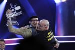 Ede 21 januari 2011
Finale van TVOH The voice of Holland in Ede gepresenteerd door Wendy v Dijk en Martijn Krabbe. Ben Saunders wint uiteindelijk. Ben Saunders met vader
Peter Smulders bv
