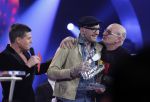 Ede 21 januari 2011
Finale van TVOH The voice of Holland in Ede gepresenteerd door Wendy v Dijk en Martijn Krabbe. Ben Saunders wint uiteindelijk. Ben Saunders met vader
Peter Smulders bv