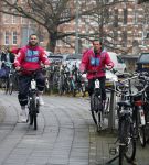 Amsterdam 23 december 2021
Dave Roelvink en een colega als fietskoerier voor Flink in Amsterdam zuid.