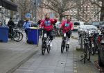 Amsterdam 23 december 2021
Dave Roelvink en een colega als fietskoerier voor Flink in Amsterdam zuid.