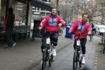 Amsterdam 23 december 2021
Dave Roelvink en een colega als fietskoerier voor Flink in Amsterdam zuid.