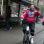 Amsterdam 23 december 2021
Dave Roelvink en een colega als fietskoerier voor Flink in Amsterdam zuid.