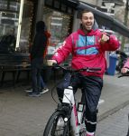 Amsterdam 23 december 2021
Dave Roelvink en een colega als fietskoerier voor Flink in Amsterdam zuid.