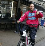 Amsterdam 23 december 2021
Dave Roelvink en een colega als fietskoerier voor Flink in Amsterdam zuid.