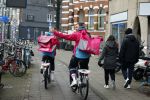 Amsterdam 23 december 2021
Dave Roelvink en een colega als fietskoerier voor Flink in Amsterdam zuid.