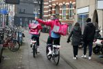 Amsterdam 23 december 2021
Dave Roelvink en een colega als fietskoerier voor Flink in Amsterdam zuid.