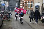 Amsterdam 23 december 2021
Dave Roelvink en een colega als fietskoerier voor Flink in Amsterdam zuid.