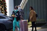Schiphol Mijdrecht 20 december 2021
Andre Hazes en zijn neef en beste vriend Djarno Hofland worden door Rachel hazes opgehaald op Schiphol na een vakantie naar Las Vegas en Los Angeles. Daarna rijden Andre en zijn moeder naar haar huis in Mijdrecht.