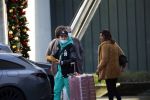 Schiphol Mijdrecht 20 december 2021
Andre Hazes en zijn neef en beste vriend Djarno Hofland worden door Rachel hazes opgehaald op Schiphol na een vakantie naar Las Vegas en Los Angeles. Daarna rijden Andre en zijn moeder naar haar huis in Mijdrecht.