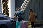 Schiphol Mijdrecht 20 december 2021
Andre Hazes en zijn neef en beste vriend Djarno Hofland worden door Rachel hazes opgehaald op Schiphol na een vakantie naar Las Vegas en Los Angeles. Daarna rijden Andre en zijn moeder naar haar huis in Mijdrecht.