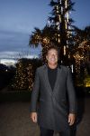 Aalsmeer 22 december 2021
Gerard Joling in de tuin van zijn huis met kerstversiering.