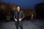Aalsmeer 22 december 2021
Gerard Joling in de tuin van zijn huis met kerstversiering.