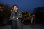 Aalsmeer 22 december 2021
Gerard Joling in de tuin van zijn huis met kerstversiering.