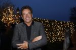 Aalsmeer 22 december 2021
Gerard Joling in de tuin van zijn huis met kerstversiering.